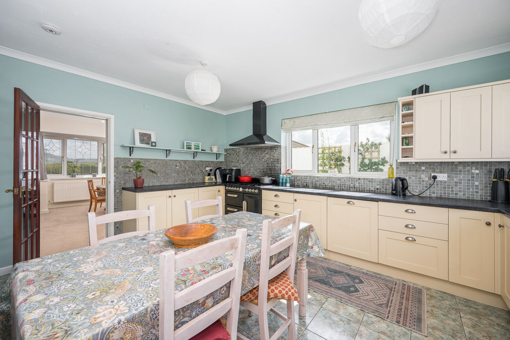 Kitchen- click for photo gallery